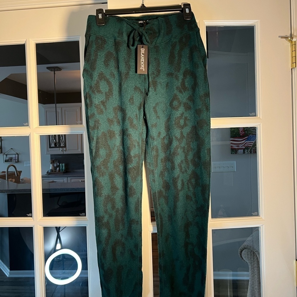 SALE 2/$20 Blank NYC Green Leopard Print Joggers super comfy fleece XS NWT
